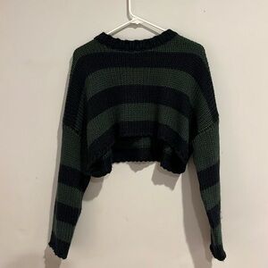 Edikted cropped knit sweater. Navy and green.